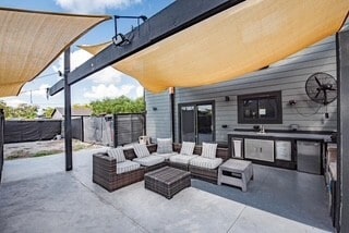 Building Photo - 2732 Luzon Dr
