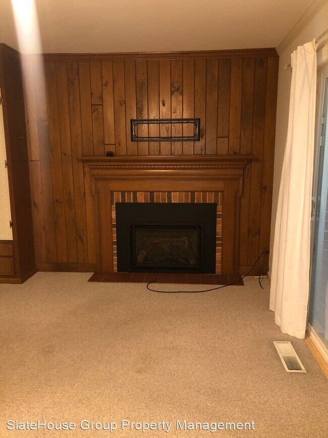 Building Photo - 2 br, 1.5 bath House - 984 E Maple St