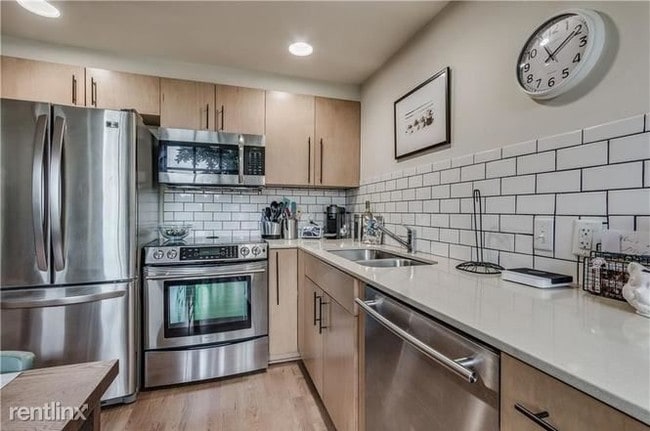 Building Photo - 1 br, 1 bath  - 301 NE 4th St Apt 1