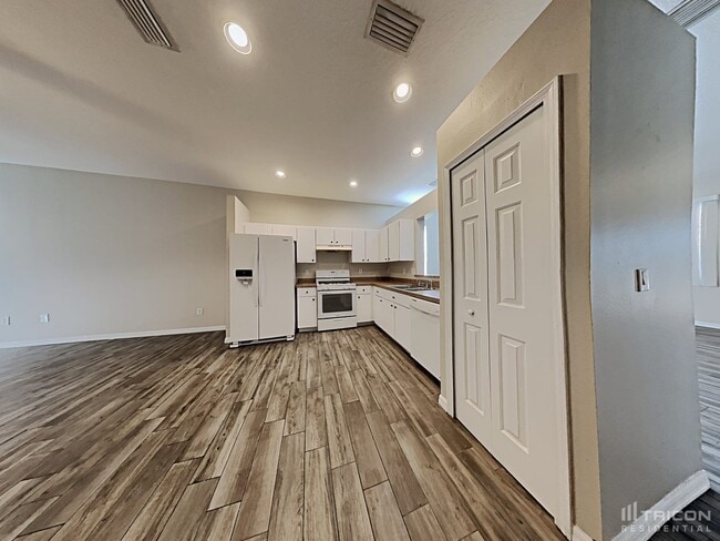 Building Photo - 6705 Cambridge Park Dr