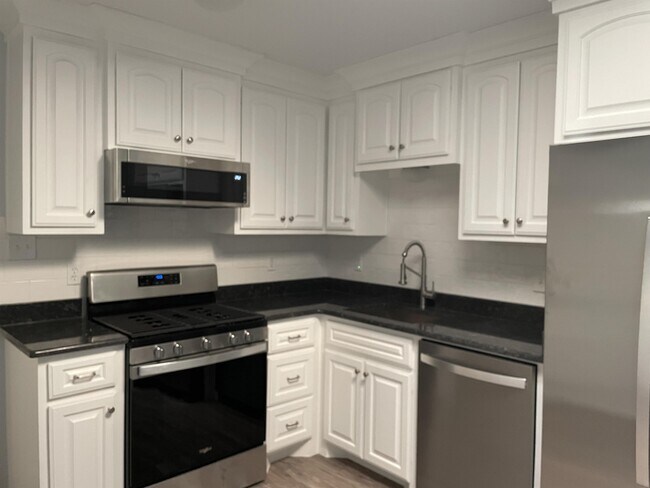 Foto del edificio - 6210 Vincent Dr