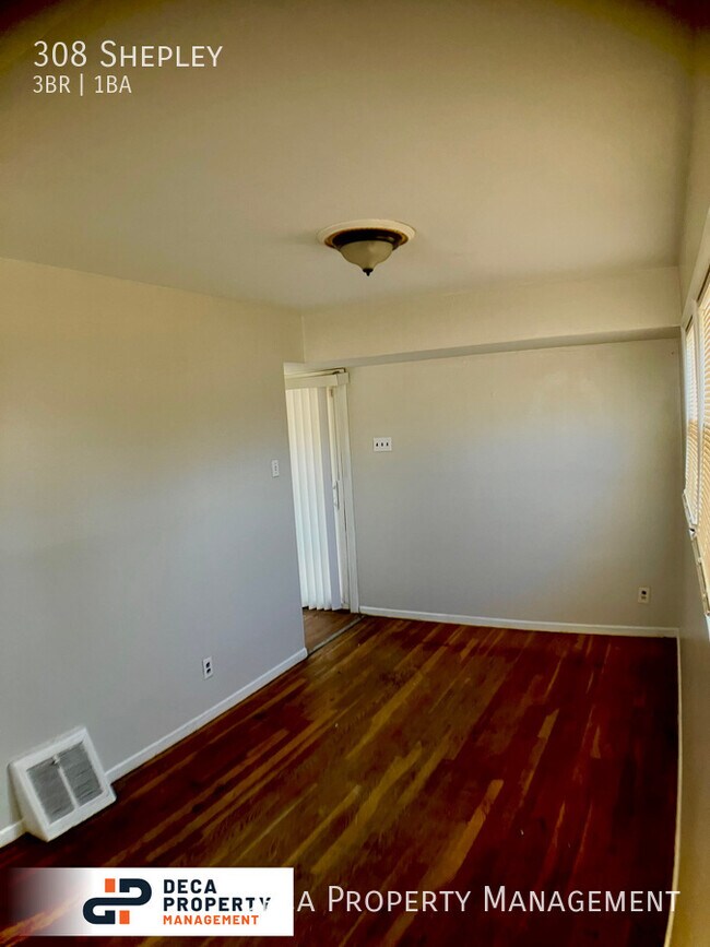 Building Photo - 3 Bedroom House