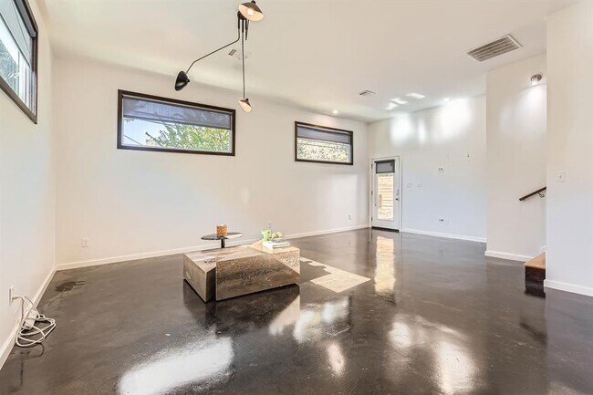 Foto del edificio - 1600 Holly St