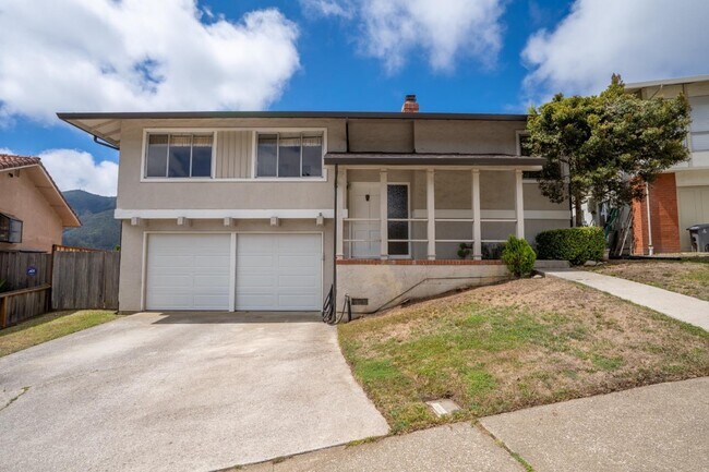 Building Photo - 1091 Park Pacifica Ave