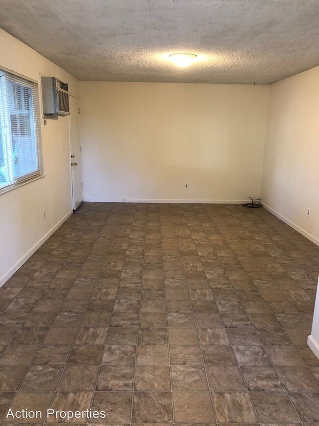 Building Photo - 2655 Woodridge Ct