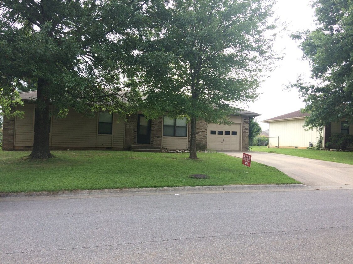 Primary Photo - 3 Bedroom Ranch Nixa-Available to view now
