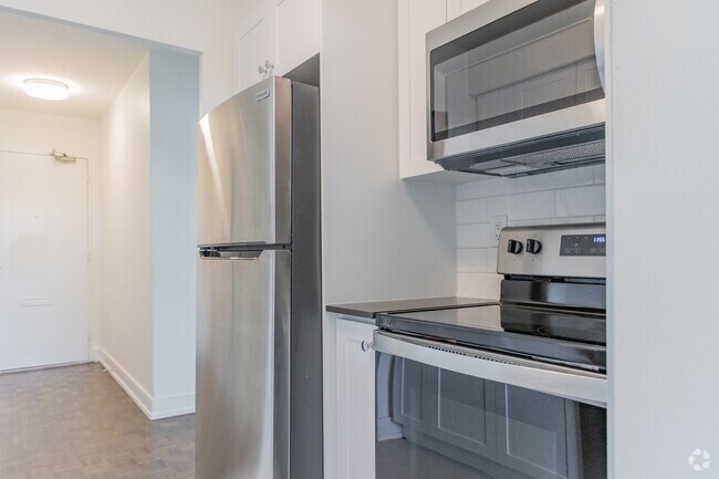 1BR, 1BA - 564SF - Cuisine - 3434 Eglinton Avenue East