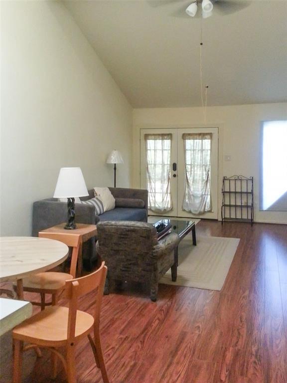 Foto del edificio - 2425 Holly Hall St