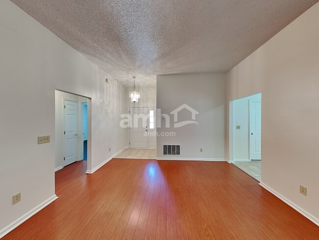 Foto del edificio - 7804 Spring Branch Dr S