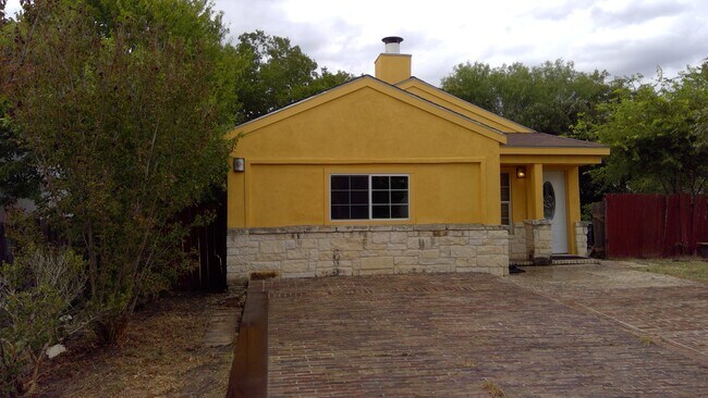 Building Photo - 6107 Sunrise Cliff Dr