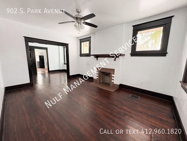 Building Photo - 2 bed, 1 bath house in Glenshaw