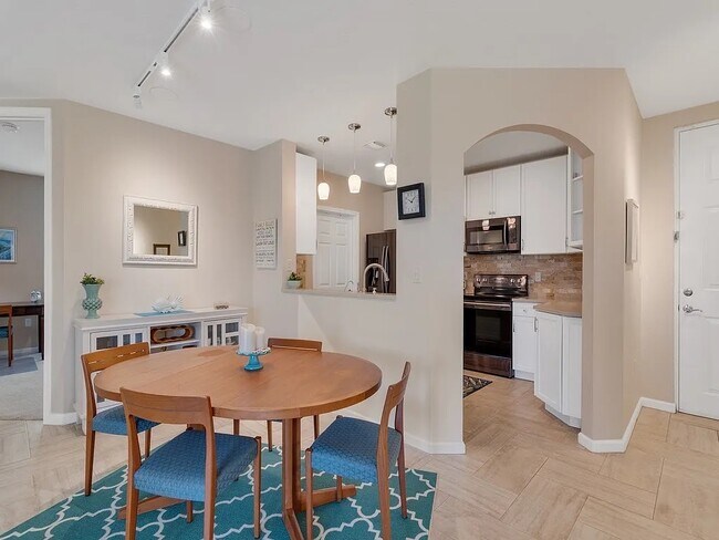 Dining Room - 5020 Fairways Cir