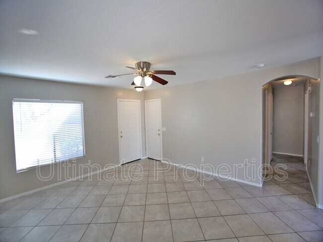 Foto del edificio - 12306 W Scotts Dr