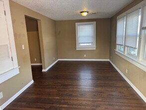 Building Photo - 101 S Willis Ave