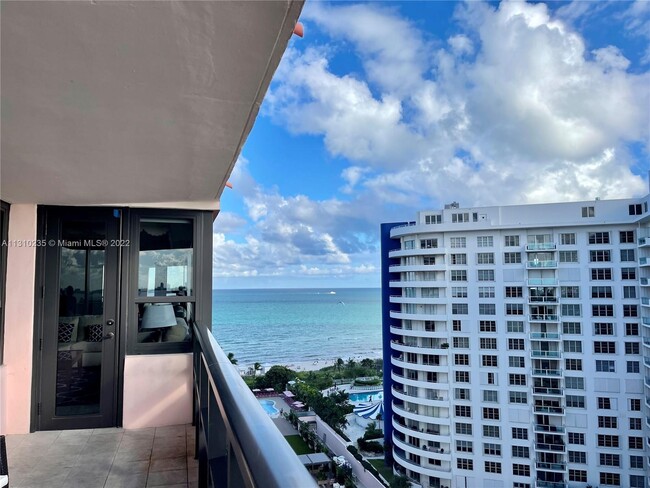 Foto del edificio - 5225 Collins Ave