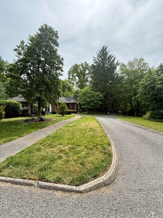 Photo - Knoxville 37909 - 2 bedroom, 1.5 bath unit, duplex - Contact Chad Weeks (865) 567-6193 House