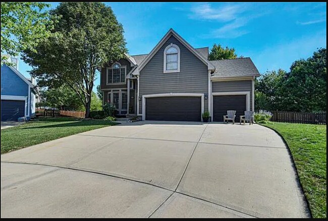 Building Photo - 8000 W 146th St