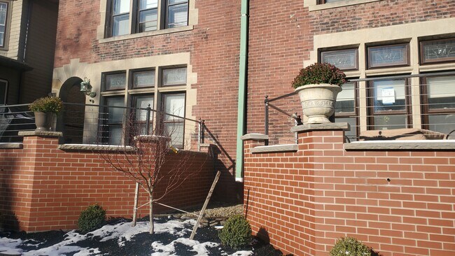 Foto del edificio - 112 Bidwell Pkwy