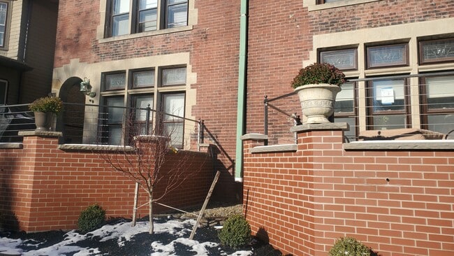 Building Photo - 112 Bidwell Pkwy