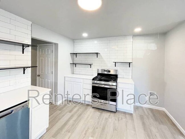 Foto del edificio - 201 S Jamestown Ave