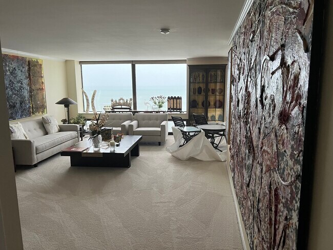 Living Room - 1500 Sheridan Rd