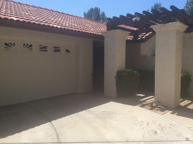 Building Photo - Gilbert three bedroom