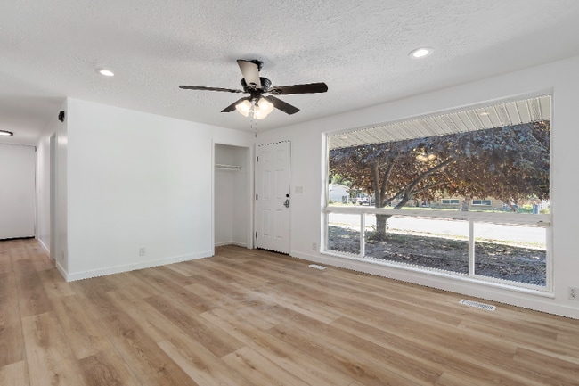 Building Photo - 7 E Diamond St