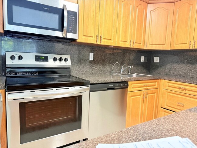 Foto del edificio - 7200 NW 179th St