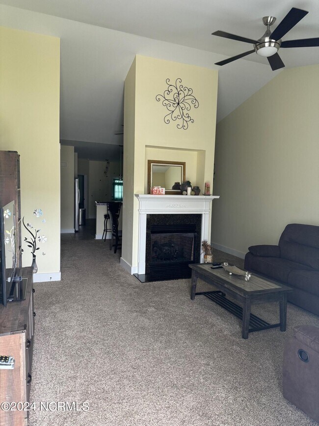 Foto del edificio - 2132 Remington Ct