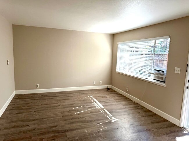 Building Photo - Charming Downtown Los Gatos – Remodeled 1 BR with Private Yard!