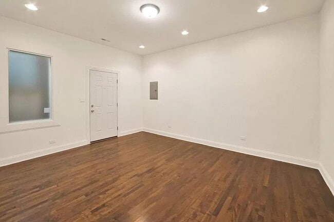 Building Photo - 3530 W Armitage Ave