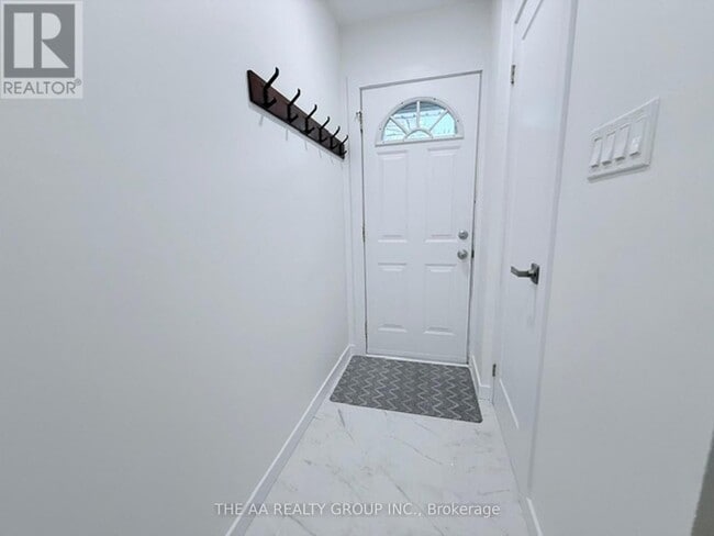 Building Photo - 400-400 Mississauga Vly Blvd
