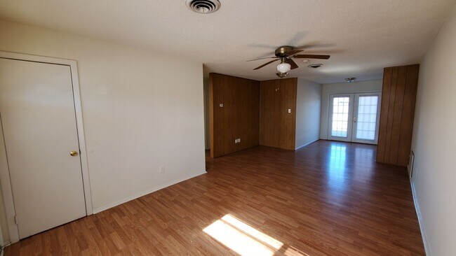 Foto del edificio - 5210 Hillside Rd