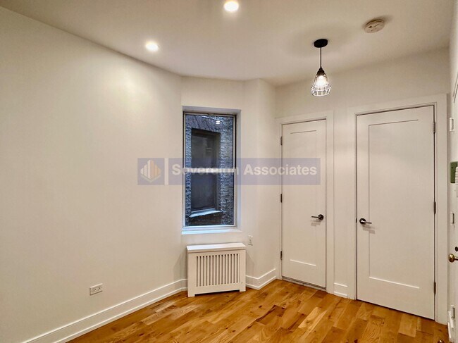 Foto del edificio - 95 E 7th St