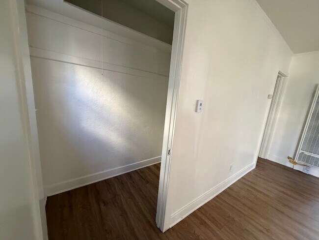 Foto del edificio - 1939 W Washington Blvd