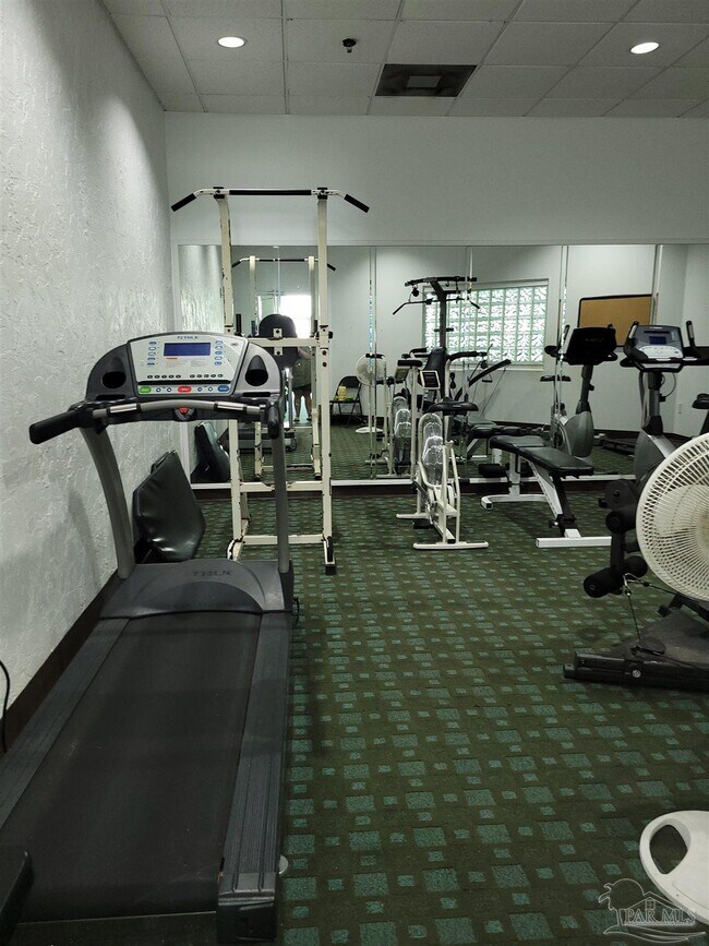 Foto del edificio - 224 W Garden St