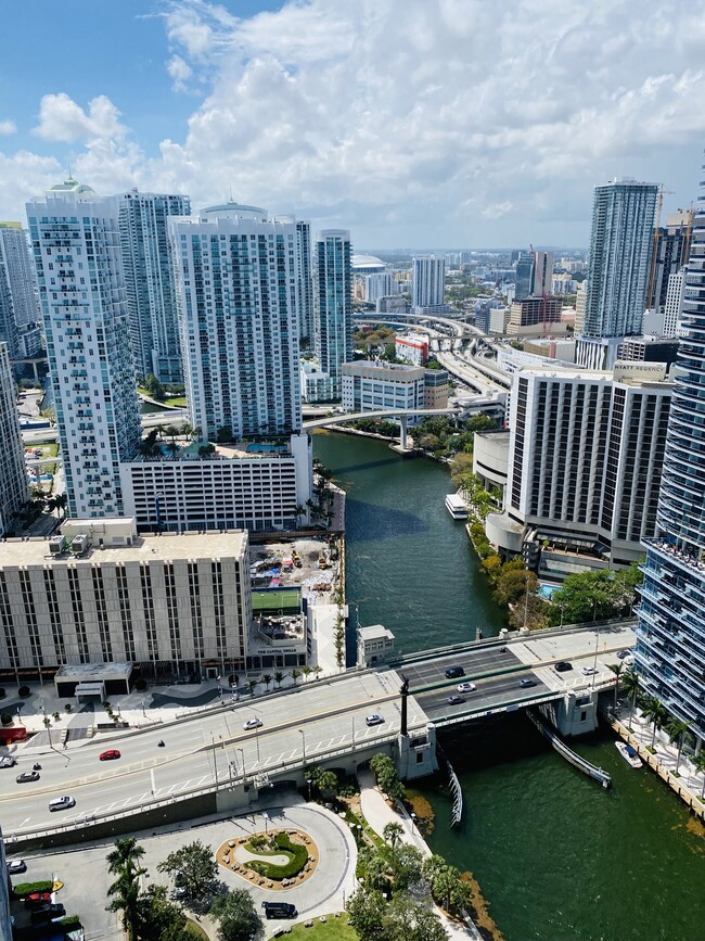 Foto del edificio - 465 Brickell Ave