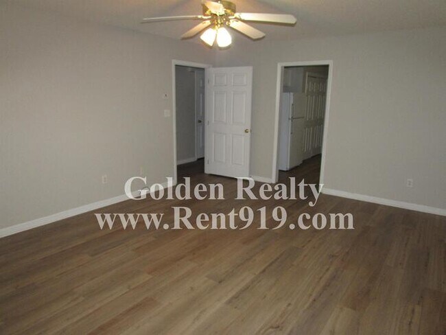 Building Photo - Duplex in Zebulon, move in ready!