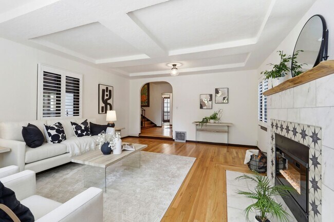 Foto del edificio - Epic custom remodel on this 1930s Spanish-style home near Downtown Willow Glen!