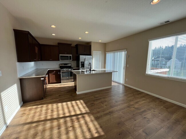 Building Photo - Gorgeous 5BD* 3.5 Bath* Single Family Home...