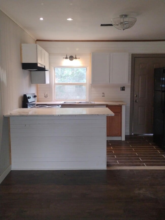 Building Photo - 6557 Madison Blvd