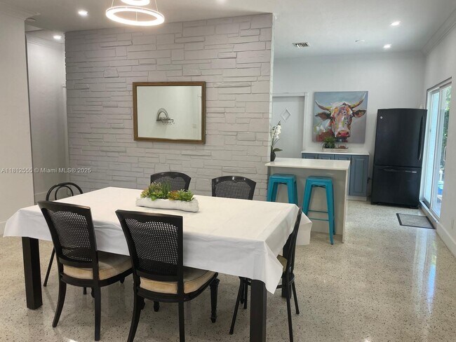 Foto del edificio - 913 NE 5th St
