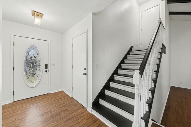 Building Photo - 108 Laurels Curve