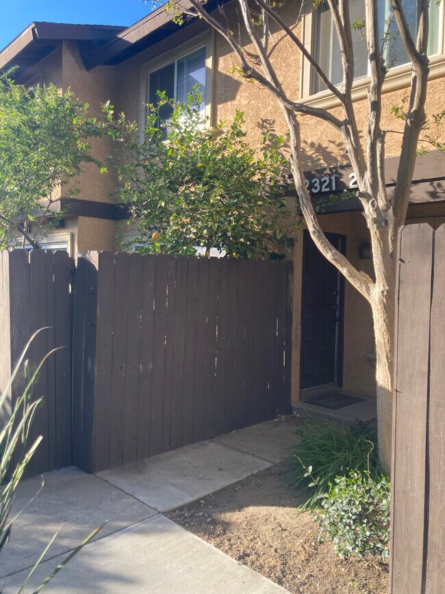 12321 Runnymede St, North Hollywood, CA 91605 Townhome Rentals in