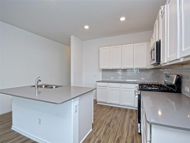 Building Photo - 6520 Strelitzia Cove