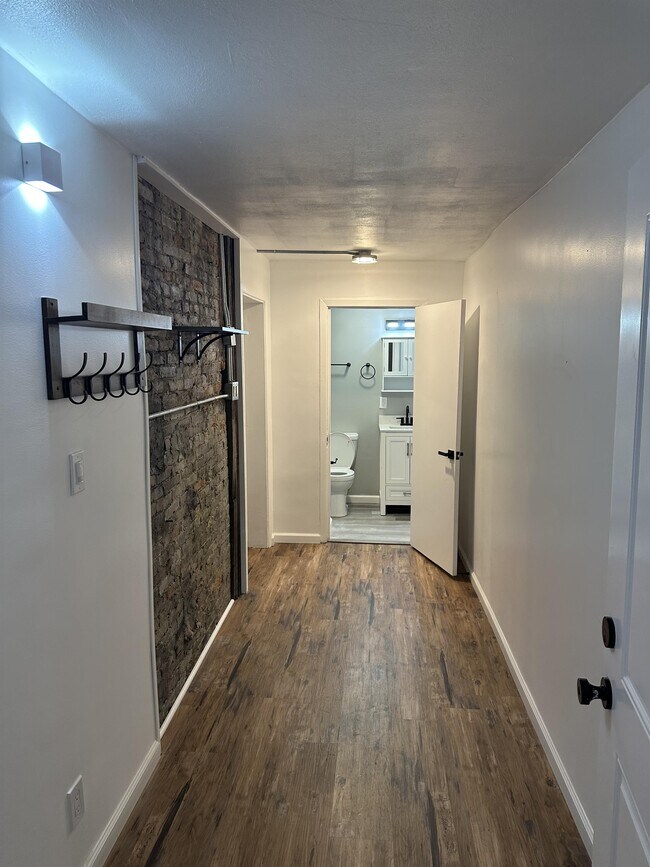Building Photo - 437 E Carson St