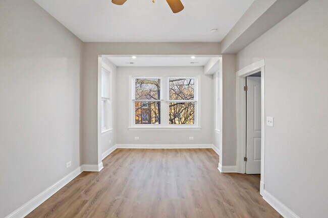 Foto del edificio - 2626 N Ridgeway Ave