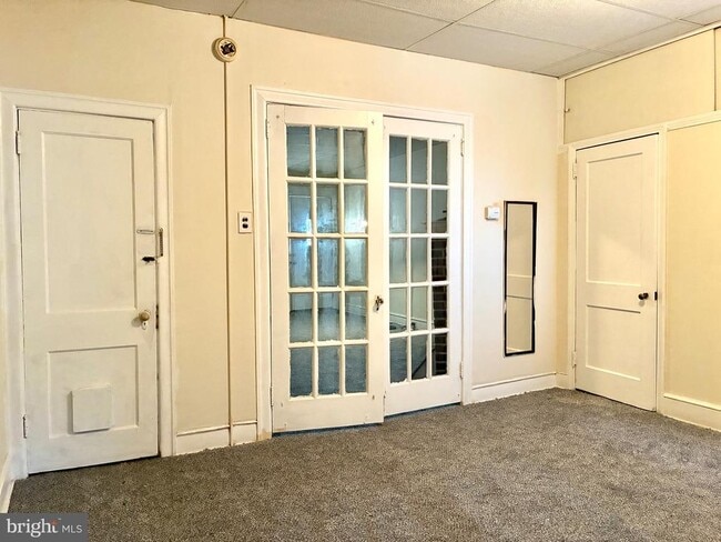 Building Photo - 1305 Dyre St
