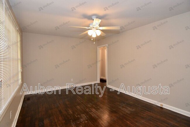 Building Photo - 2562 Ivey Rd