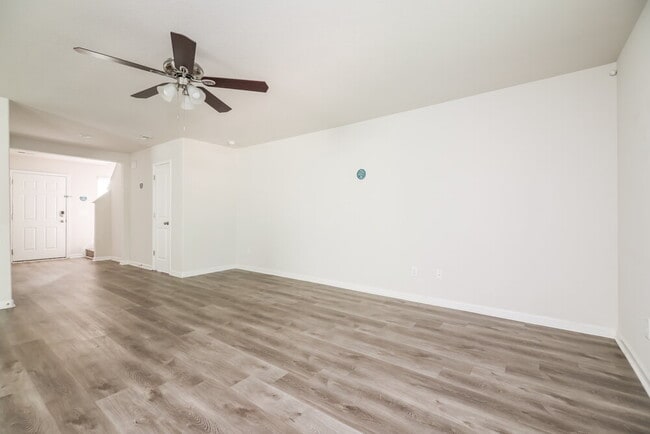 Foto del edificio - 324 Rustling Way